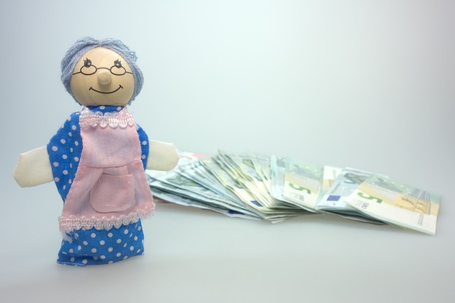 babička – panenka, bankovky